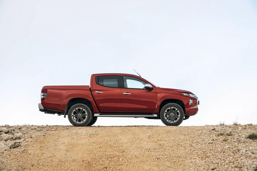  Mitsubishi L200 Double Cab 2019 года  (WW) (фото 20 из 42)